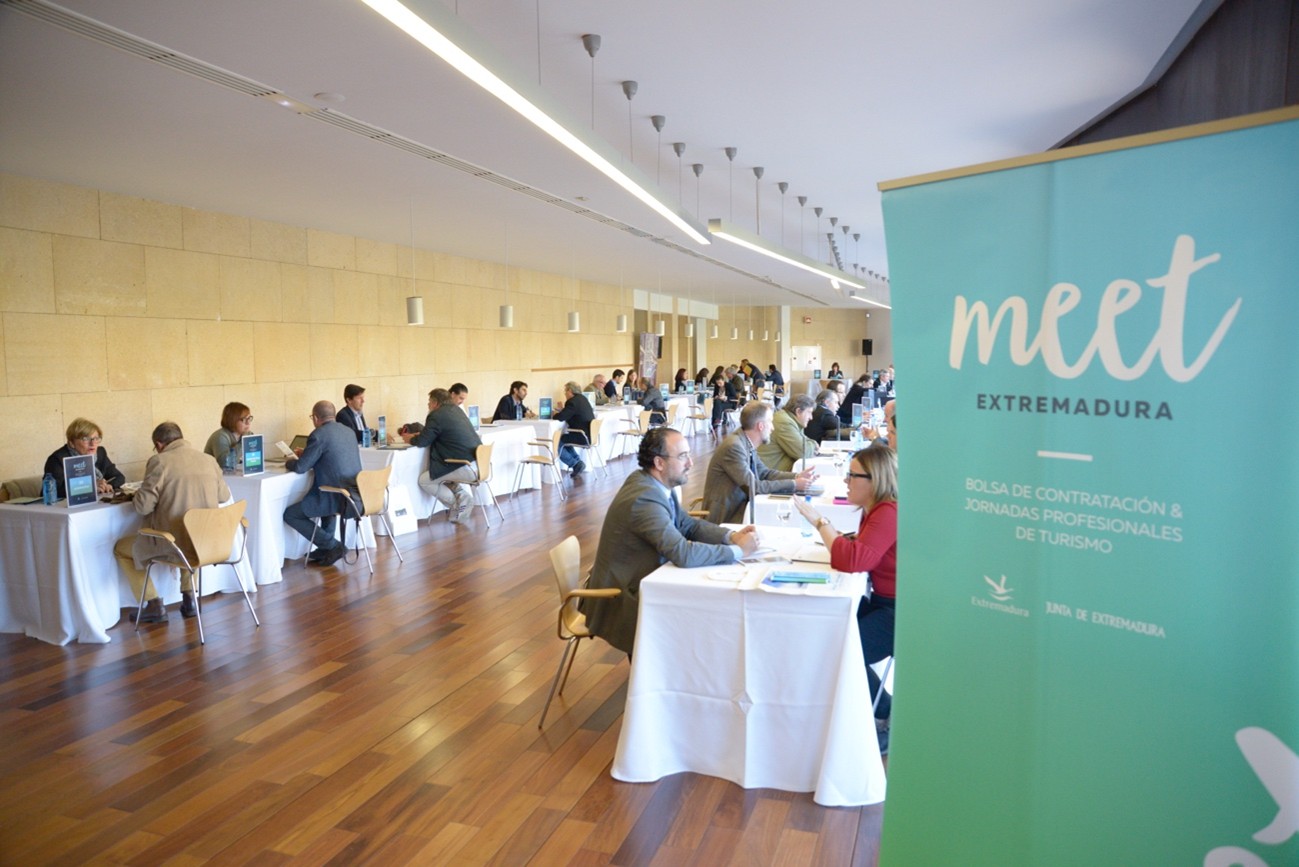 Das Kongress- und Ausstellungszentrum von Cáceres, das im März 2011 eröffnet wurde, verfügt über ein Hauptauditorium und mehrere Ausstellungsflächen auf insgesamt 22.600 m² und ist damit die größte überdachte Bühneninfrastruktur in Extremadura.