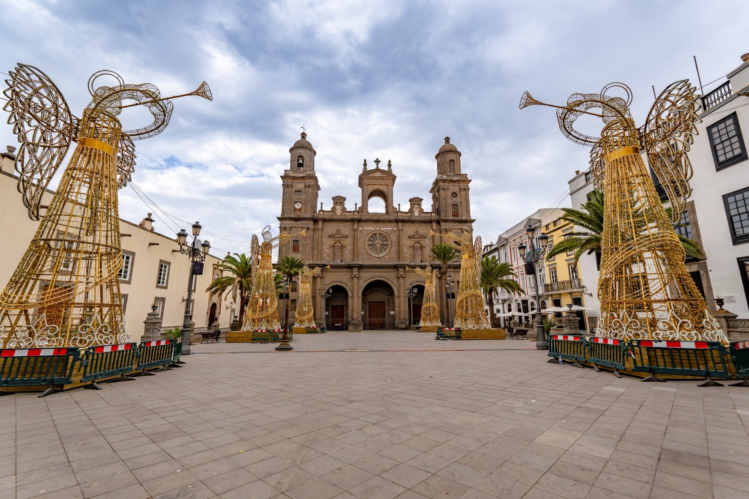 Sint-Annakathedraal, gelegen in de wijk Vegueta (Las Palmas de Gran Canaria), tijdens de kerstperiode Sint-Annakathedraal, gelegen in de wijk Vegueta (Las Palmas de Gran Canaria), tijdens de kerstperiode