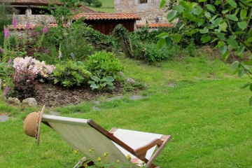Tuin van Pisón de Fondón (Asturië) waar je heerlijk kunt lezen