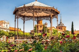 Alcalá de Henares wurde 1998 zum Weltkulturerbe erklärt. Dank seines historischen Zentrums und des Universitätsrektorats ist es eine der neun Städte Spaniens, die von der UNESCO als einzigartig eingestuft wurden.