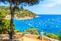 Acessibilidade, cultura, natureza e gastronomia juntam-se na Costa Brava © Shutterstock Acessibilidade, cultura, natureza e gastronomia juntam-se na Costa Brava © Shutterstock