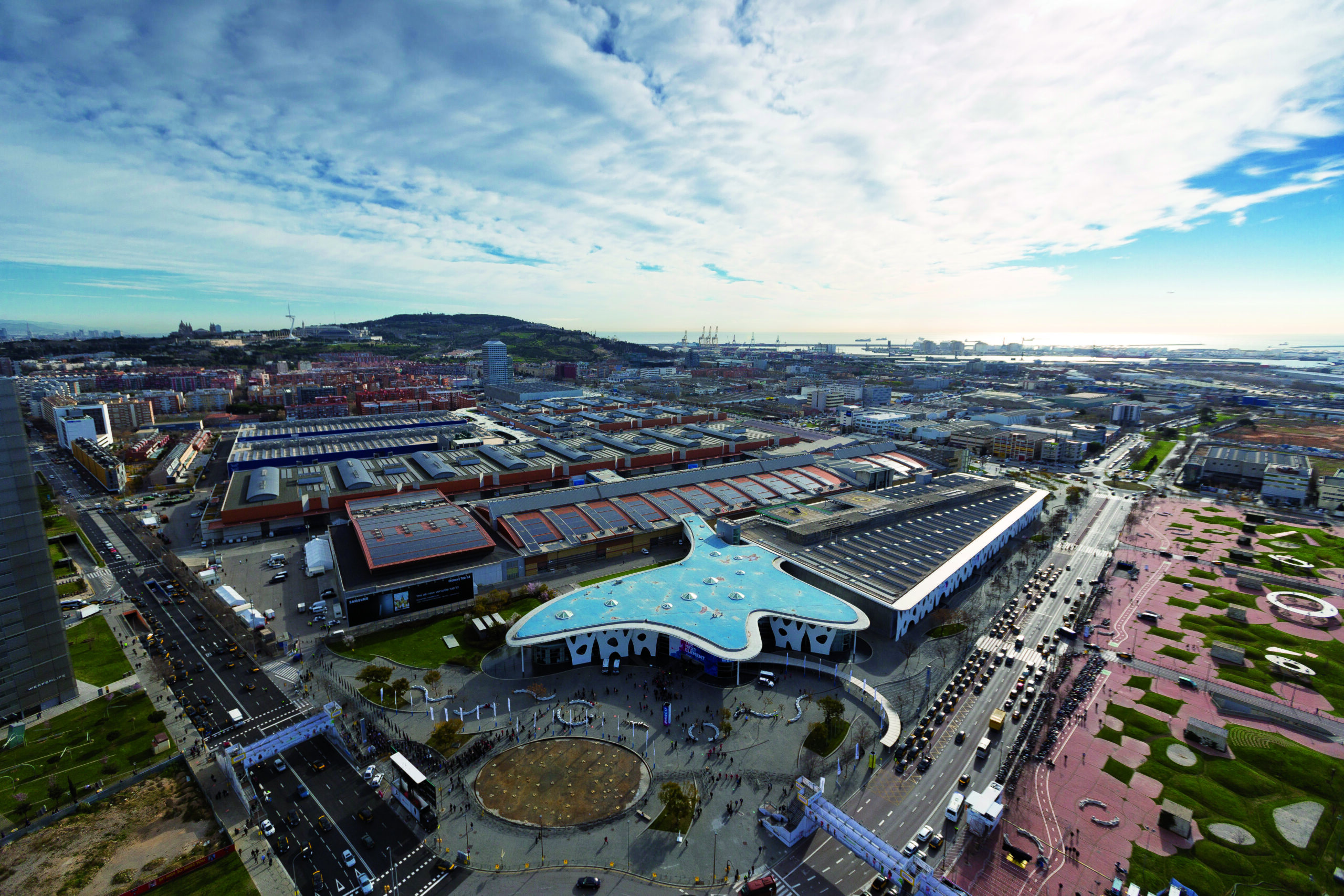 Fira Barcelona recebe 270 eventos por ano e recebe três milhões de visitantes de mais de 200 países e territórios © Fira Barcelona Fira Barcelona recebe 270 eventos por ano e recebe três milhões de visitantes de mais de 200 países e territórios © Fira Barcelona