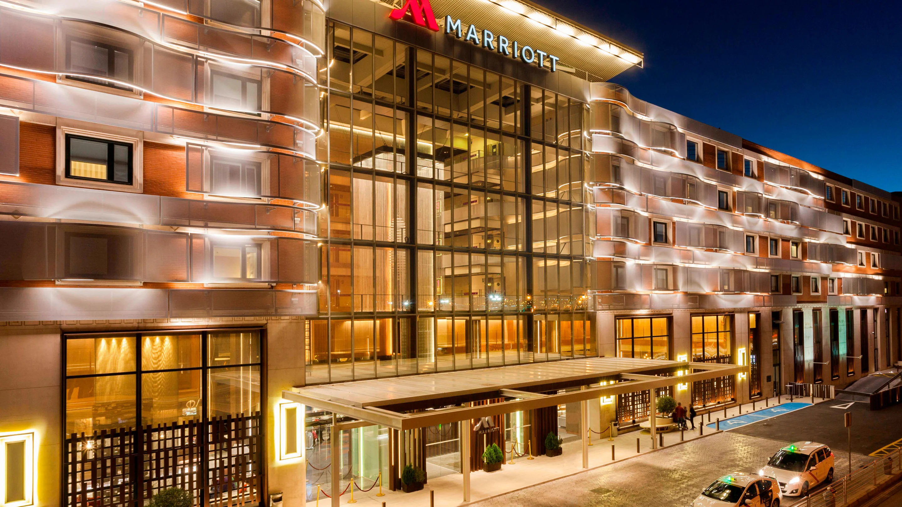 Localizado perto do Aeroporto de Madrid-Barajas e IFEMA, o Madrid Marriott Auditorium Hotel & Conference Center tem 56 salas para convenções, exposições e feiras, bem como um auditório de 2.000 lugares © Madrid Marriott Auditorium Hotel & Conference Center Localizado perto do Aeroporto de Madrid-Barajas e IFEMA, o Madrid Marriott Auditorium Hotel & Conference Center tem 56 salas para convenções, exposições e feiras, bem como um auditório de 2.000 lugares © Madrid Marriott Auditorium Hotel & Conference Center