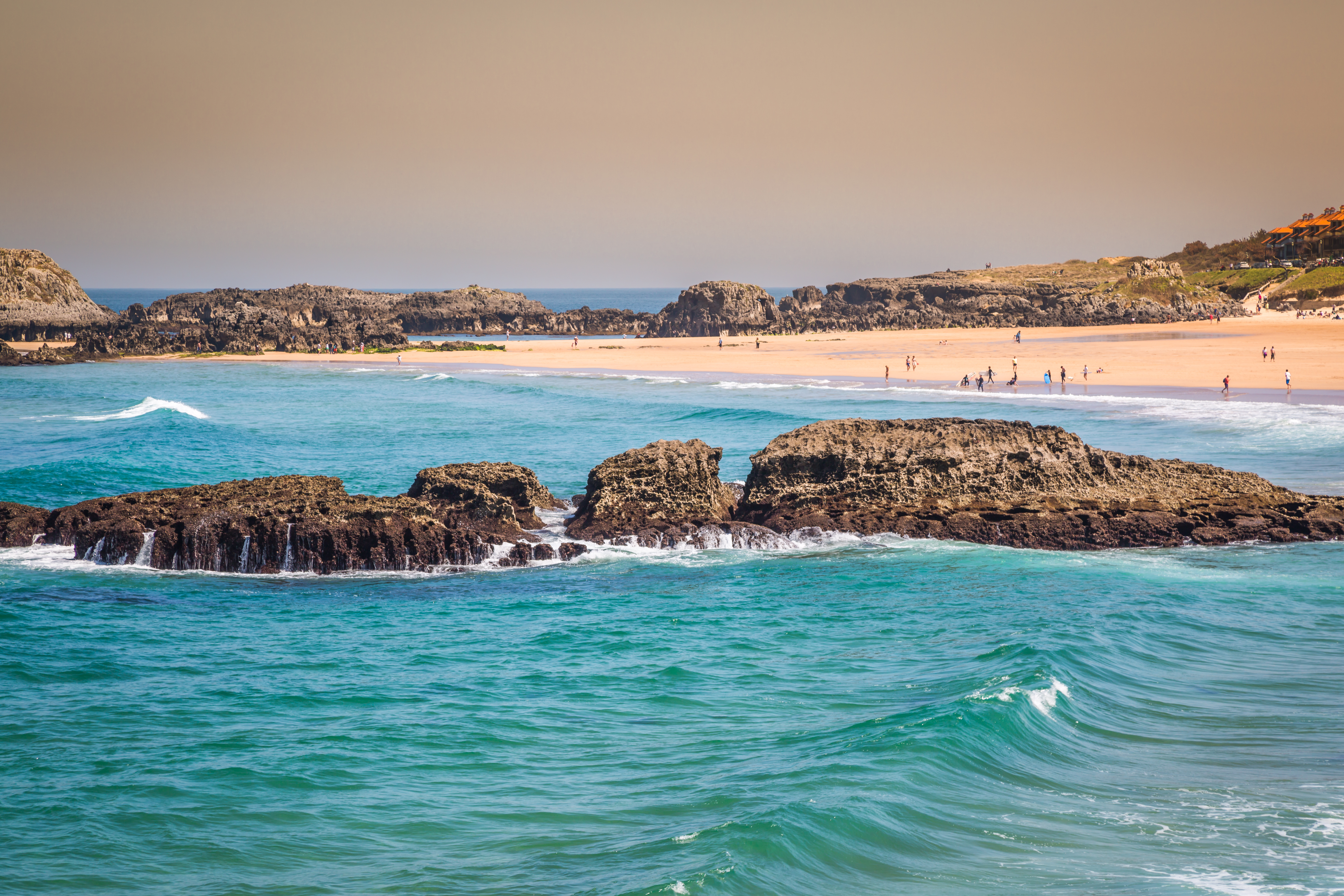 Helgueras (Noja, Cantábria) é uma das novas praias com bandeira azul em 2025 © Shutterstock Helgueras (Noja, Cantábria) é uma das novas praias com bandeira azul em 2025 © Shutterstock