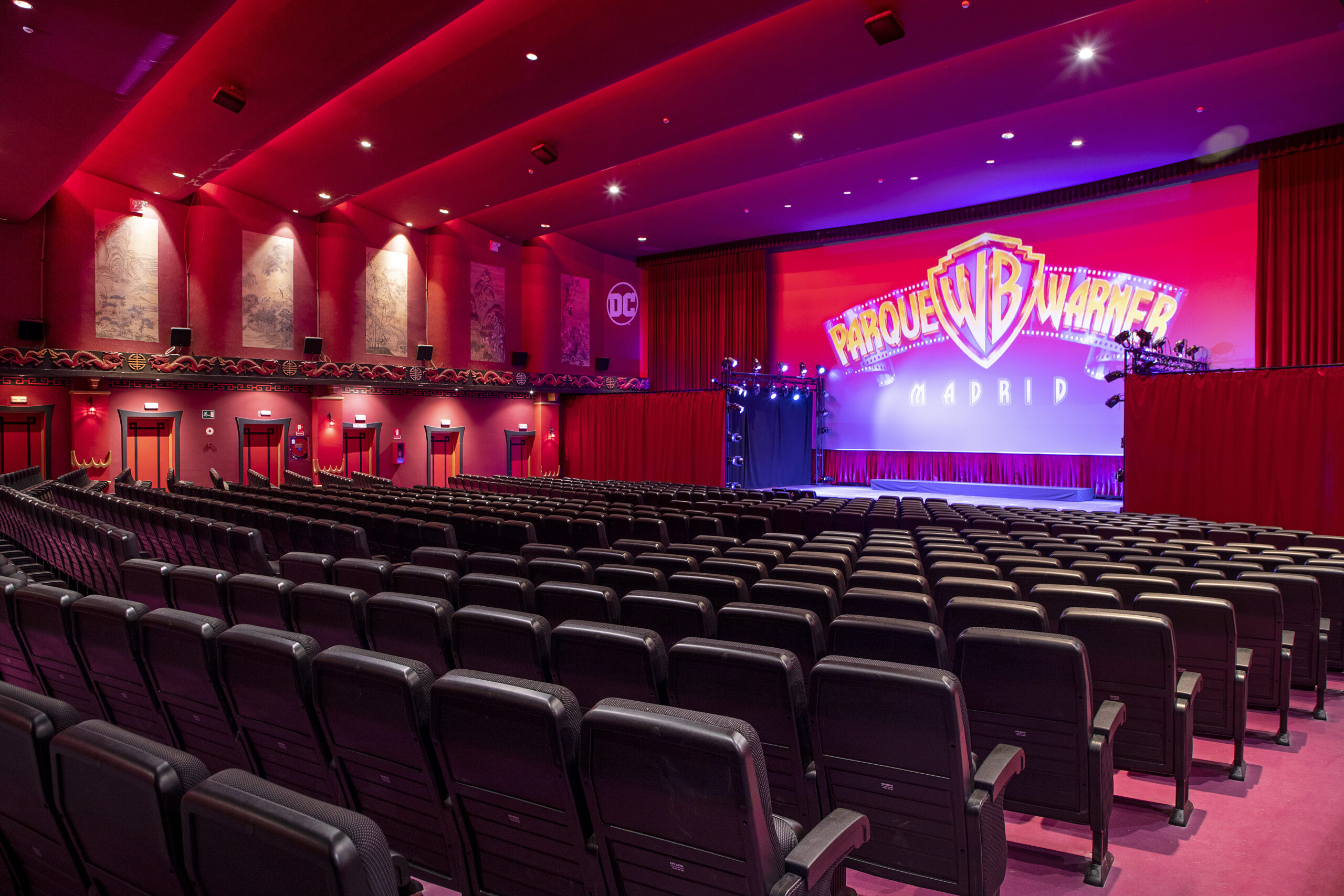 O Teatro Chinês no Parque Warner (Madrid) tem capacidade para 650 pessoas © no Parque Warner O Teatro Chinês no Parque Warner (Madrid) tem capacidade para 650 pessoas © no Parque Warner