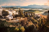 Os Jardins de Cuenca em Ronda (Málaga) lembram os míticos Jardins Suspensos da Babilónia, graças à curiosa disposição dos seus terraços escalonados © Shutterstock Os Jardins de Cuenca em Ronda (Málaga) lembram os míticos Jardins Suspensos da Babilónia, graças à curiosa disposição dos seus terraços escalonados © Shutterstock