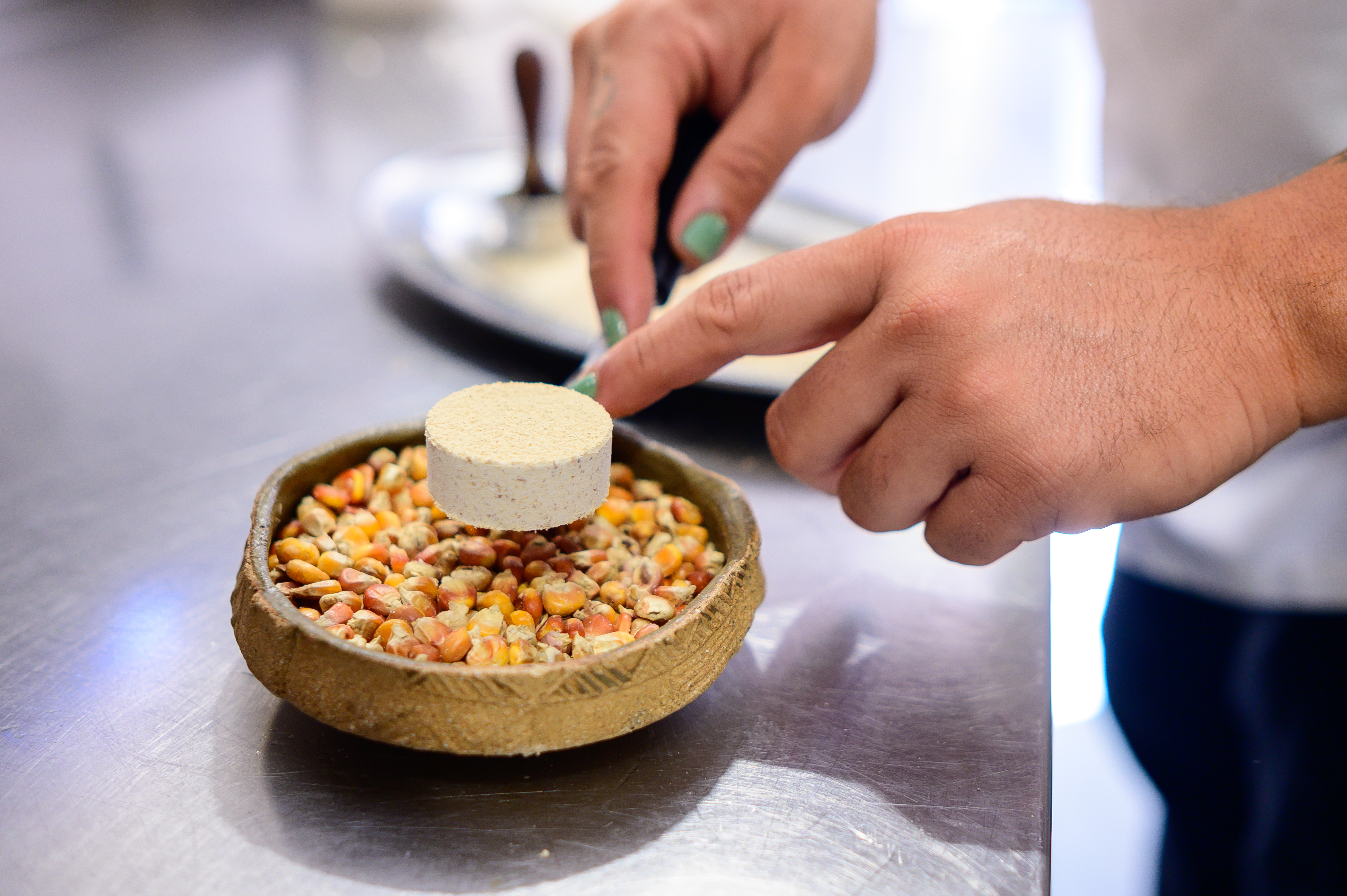 Tabaiba, com o chef Abraham Ortega ao leme, é um dos três restaurantes da capital de Gran Canaria reconhecidos com uma estrela do Guia Michelin, bem como um sol do Guia de Turismo Repsol © Las Palmas de Gran Canaria Tabaiba, com o chef Abraham Ortega ao leme, é um dos três restaurantes da capital de Gran Canaria reconhecidos com uma estrela do Guia Michelin, bem como um sol do Guia de Turismo Repsol © Las Palmas de Gran Canaria