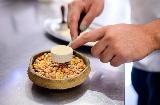Tabaiba, com o chef Abraham Ortega ao leme, é um dos três restaurantes da capital de Gran Canaria reconhecidos com uma estrela do Guia Michelin, bem como um sol do Guia de Turismo Repsol © Las Palmas de Gran Canaria Tabaiba, com o chef Abraham Ortega ao leme, é um dos três restaurantes da capital de Gran Canaria reconhecidos com uma estrela do Guia Michelin, bem como um sol do Guia de Turismo Repsol © Las Palmas de Gran Canaria
