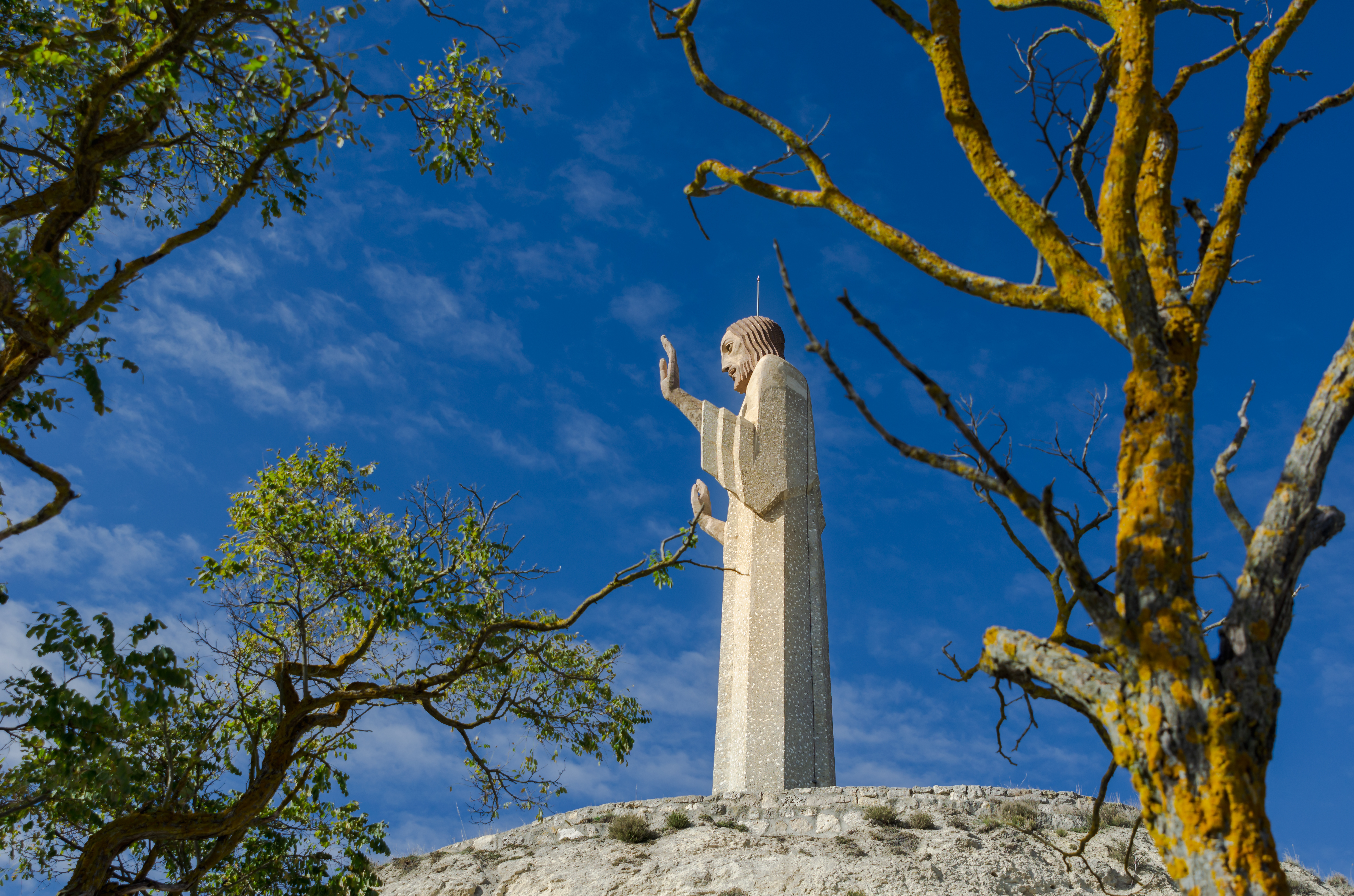 O Cristo del Otero mostra um estilo que lembra art déco com ressonâncias cubistas e ecos da arte egípcia © antiga Shutterstock O Cristo del Otero mostra um estilo que lembra art déco com ressonâncias cubistas e ecos da arte egípcia © antiga Shutterstock