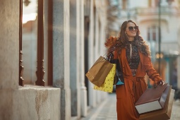 Vendas para turistas internacionais aumentaram 23% em 2024, com crescimento de 26% no segmento de luxo © Shutterstock