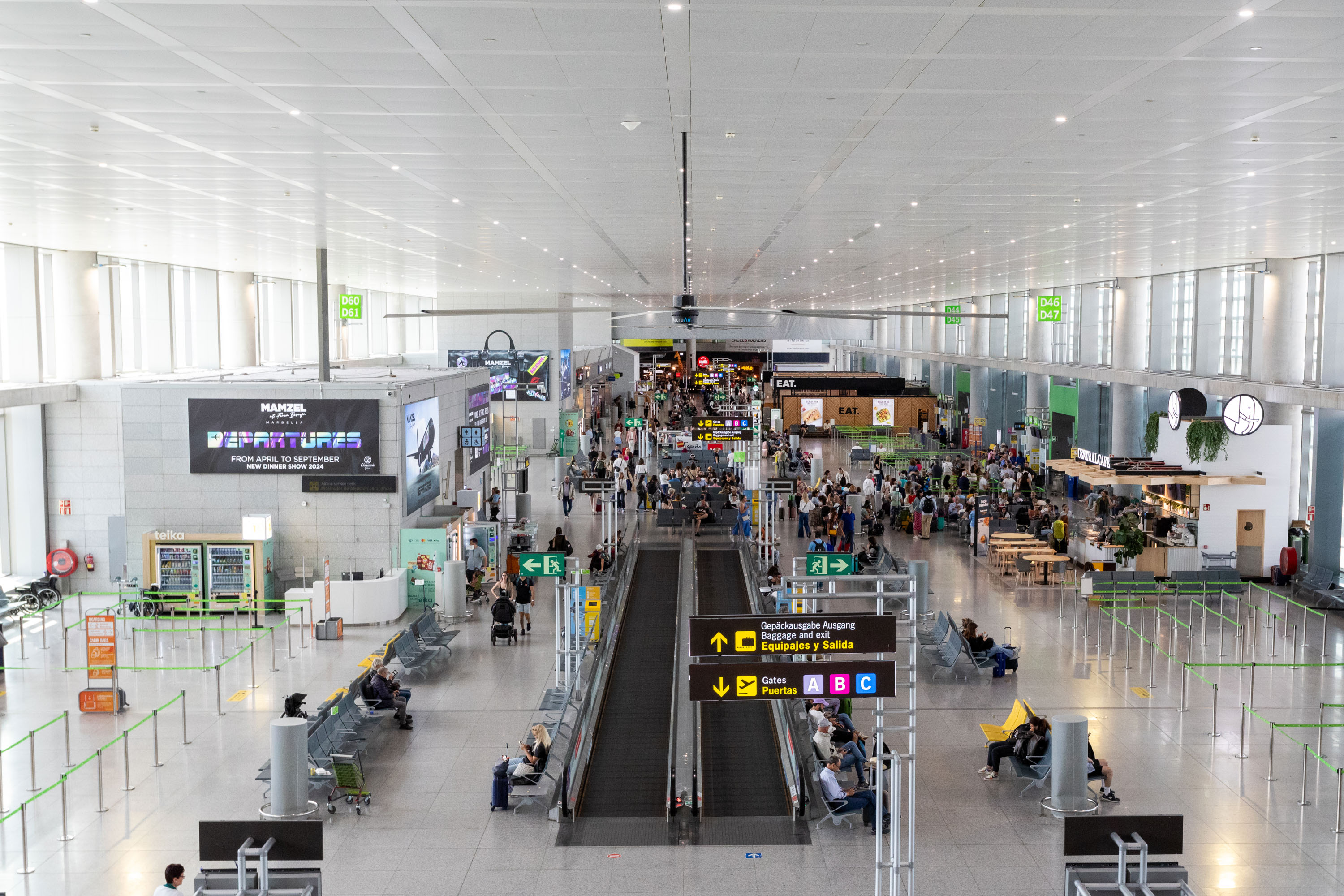 Companhias aéreas como a Vueling e a EasyJet vão reforçar as suas rotas com o aeroporto de Málaga © AENA Companhias aéreas como a Vueling e a EasyJet vão reforçar as suas rotas com o aeroporto de Málaga © AENA