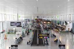 Companhias aéreas como a Vueling e a EasyJet vão reforçar as suas rotas com o aeroporto de Málaga © AENA
