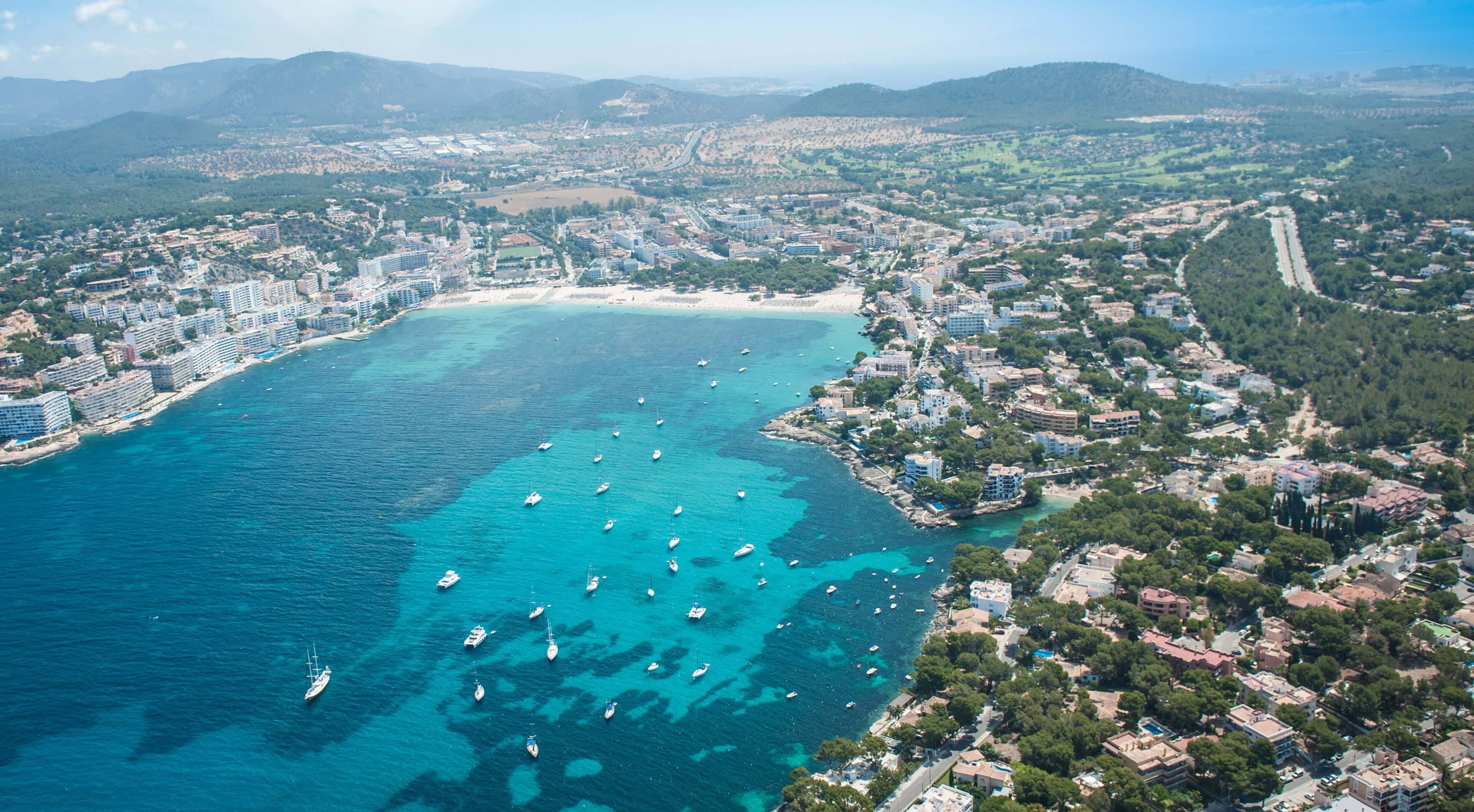 A grande força do Calvià reside na sua capacidade de articular diferentes núcleos com identidade própria, como Magaluf ou Santa Ponça (na imagem) @ Visita Calvià
