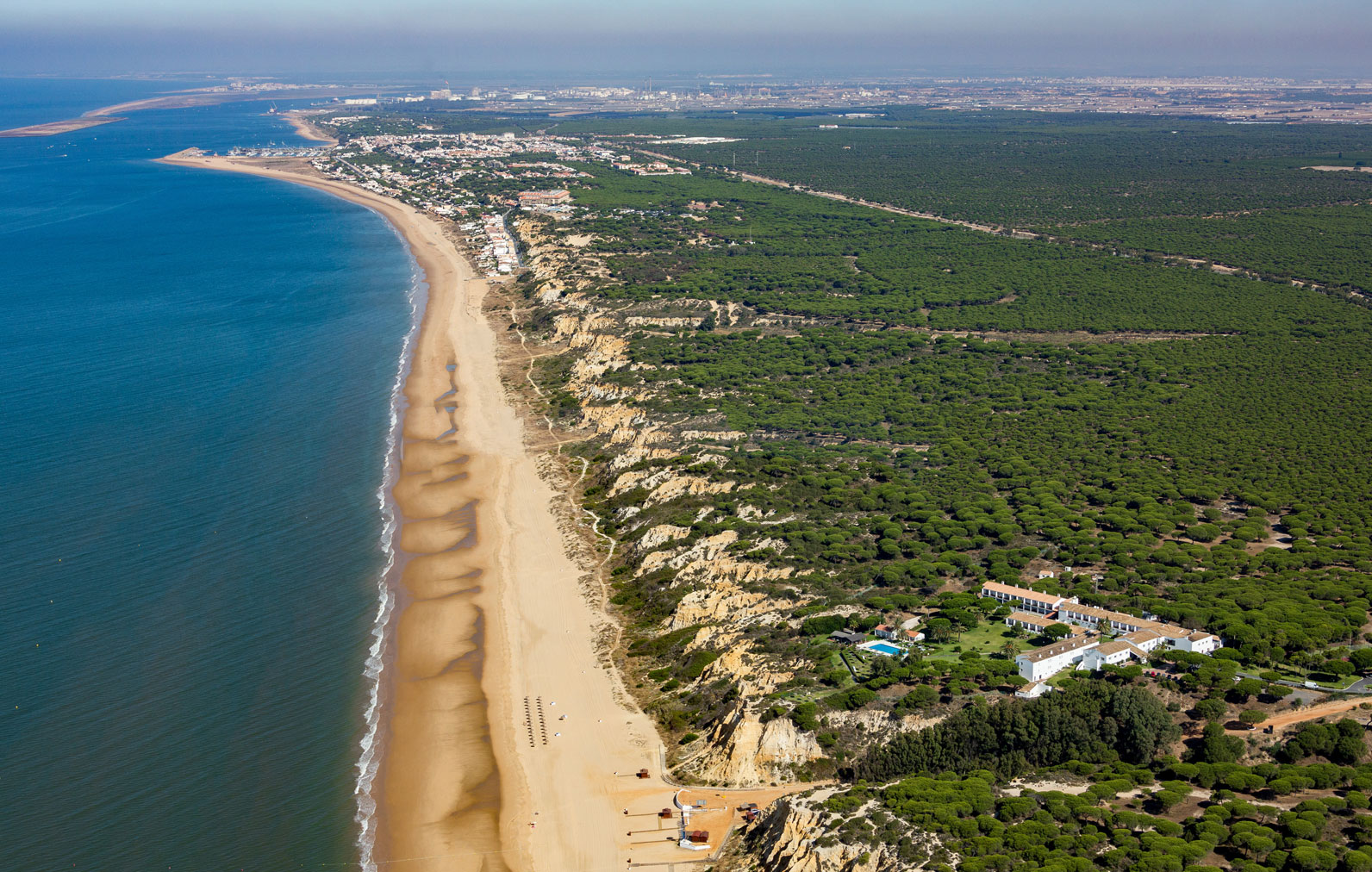 O Parador de Mazagón está localizado no ambiente natural do Parque Nacional de Doñana © Paradores de Turismo O Parador de Mazagón está localizado no ambiente natural do Parque Nacional de Doñana © Paradores de Turismo