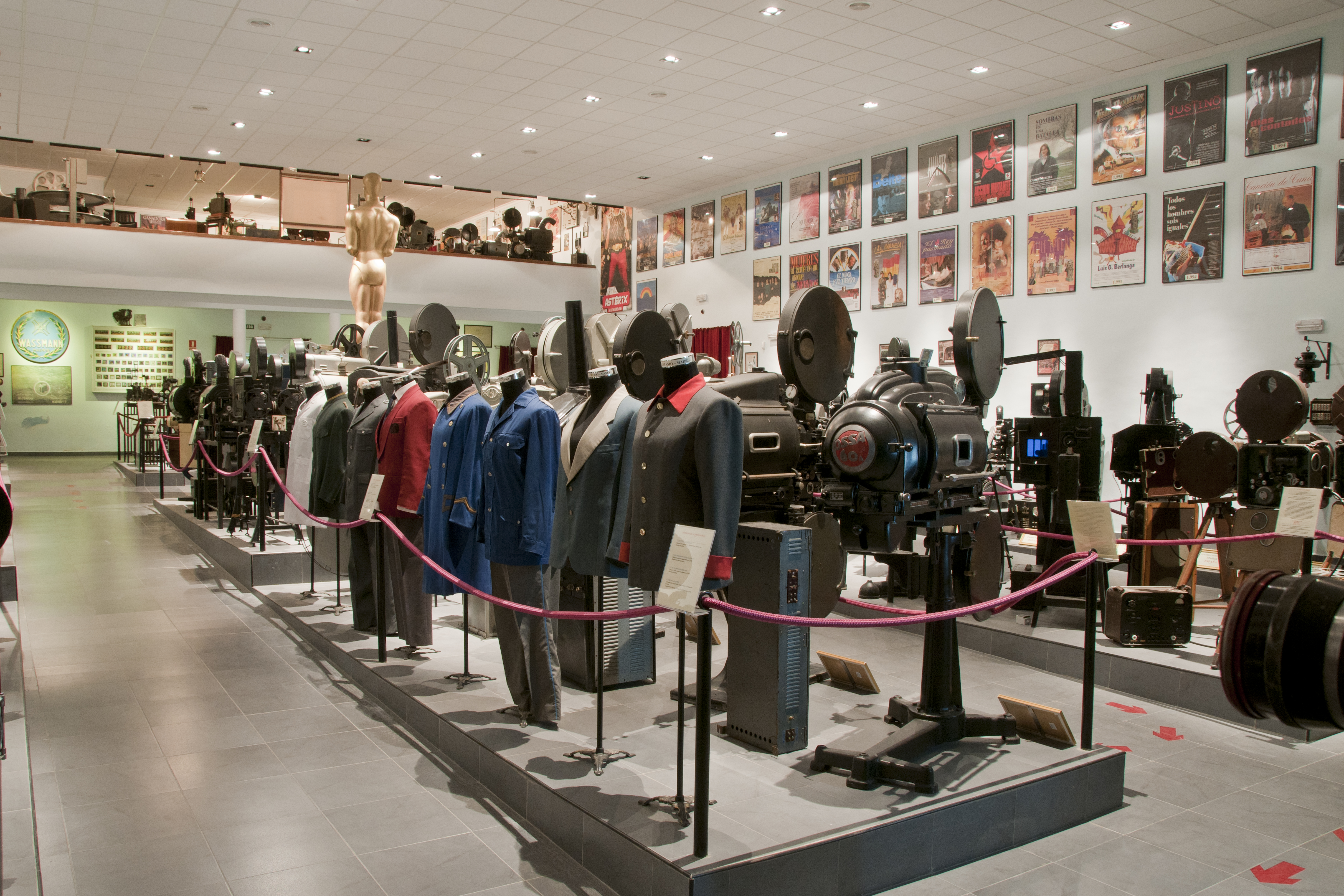 O Museu do Cinema é uma experiência única que abrange as etapas pré-cinematográficas (séculos XVIII e XIX), passando pela era do cinema mudo (1895-1927) até as mais recentes inovações tecnológicas na indústria (1927-2000) © Museu do Cinema, Coleção Carlos Jiménez O Museu do Cinema é uma experiência única que abrange as etapas pré-cinematográficas (séculos XVIII e XIX), passando pela era do cinema mudo (1895-1927) até as mais recentes inovações tecnológicas na indústria (1927-2000) © Museu do Cinema, Coleção Carlos Jiménez
