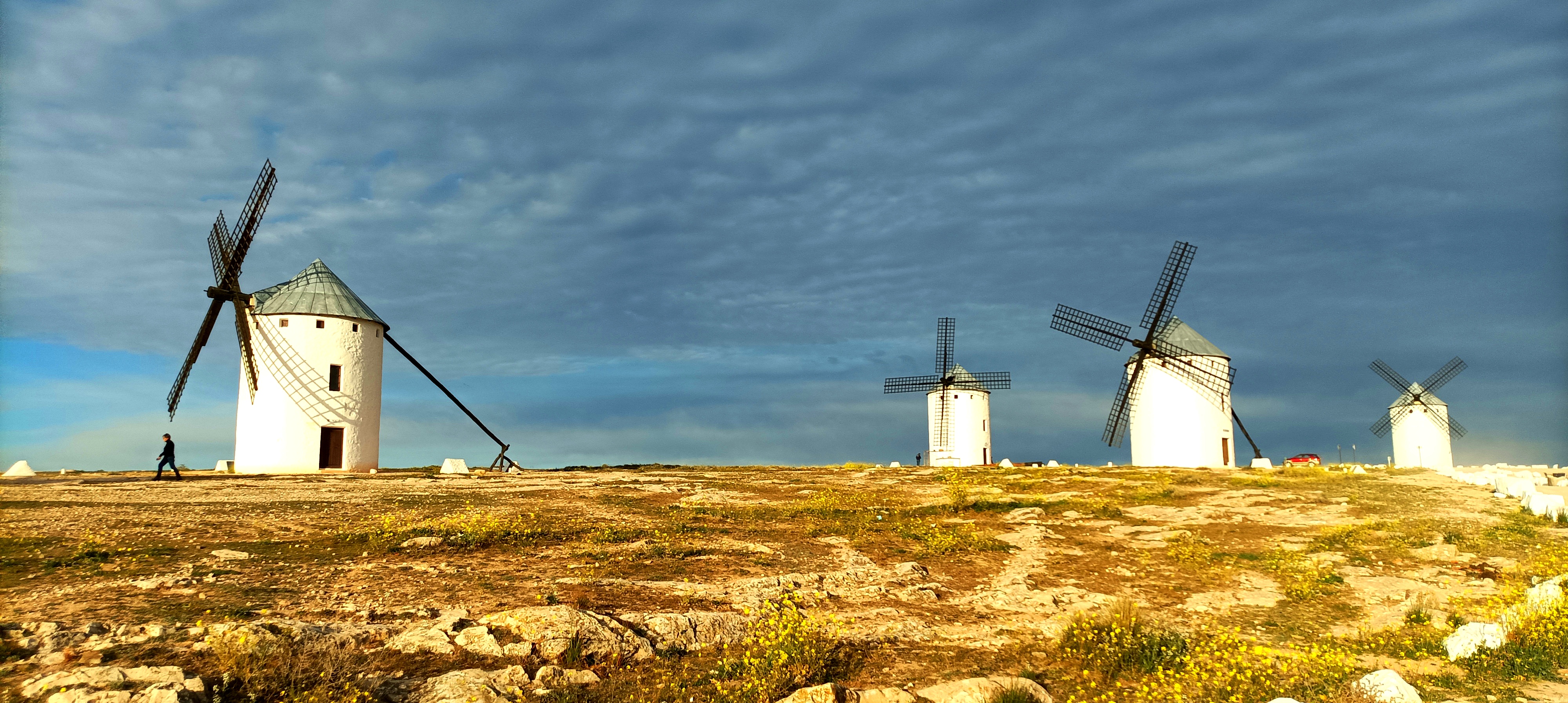Atualmente, existem doze moinhos que podem ser vistos na Sierra de los Molinos e um no Cerro de La Paz, declarados Património de Interesse Cultural em 2001 @ Renfe