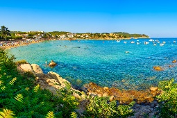 Espanha tem um total de 677 praias reconhecidas com a Bandeira Azul. Na imagem, praia de La Fosca em Palamós (Girona, Catalunha) Espanha tem um total de 677 praias reconhecidas com a Bandeira Azul. Na imagem, praia de La Fosca em Palamós (Girona, Catalunha)