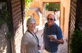 Espanha é um dos destinos preferidos para turistas com mais de 65 anos. Na imagem, casal silver a visitar Granada © Shutterstock Espanha é um dos destinos preferidos para turistas com mais de 65 anos. Na imagem, casal silver a visitar Granada © Shutterstock