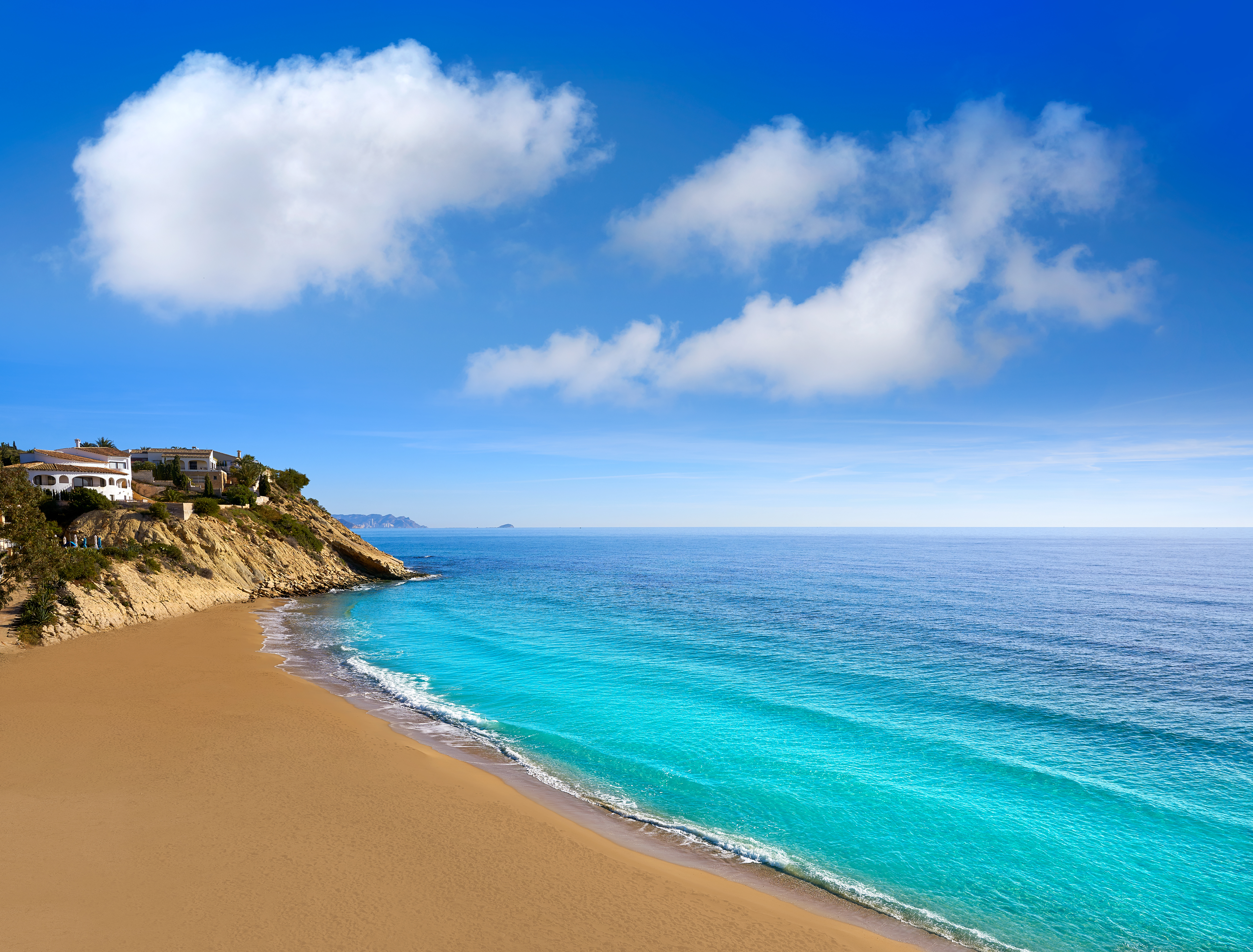 A Comunidade Valenciana lidera o ranking com 151 praias em 48 municípios e recebe 7 novas distinções em 2026, incluindo Cala Lanuza (El Campello, Alicante)