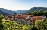 O Parador de Santo Estevo está localizado no coração da Ribeira Sacra, rodeado pela natureza e com vista panorâmica para o canyon do rio Sil © Shutterstock O Parador de Santo Estevo está localizado no coração da Ribeira Sacra, rodeado pela natureza e com vista panorâmica para o canyon do rio Sil © Shutterstock