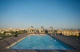 A cobertura do Novotel Valencia Lavant tem um bar e uma piscina com vistas privilegiadas para a cidade © Novotel Lavant Valencia