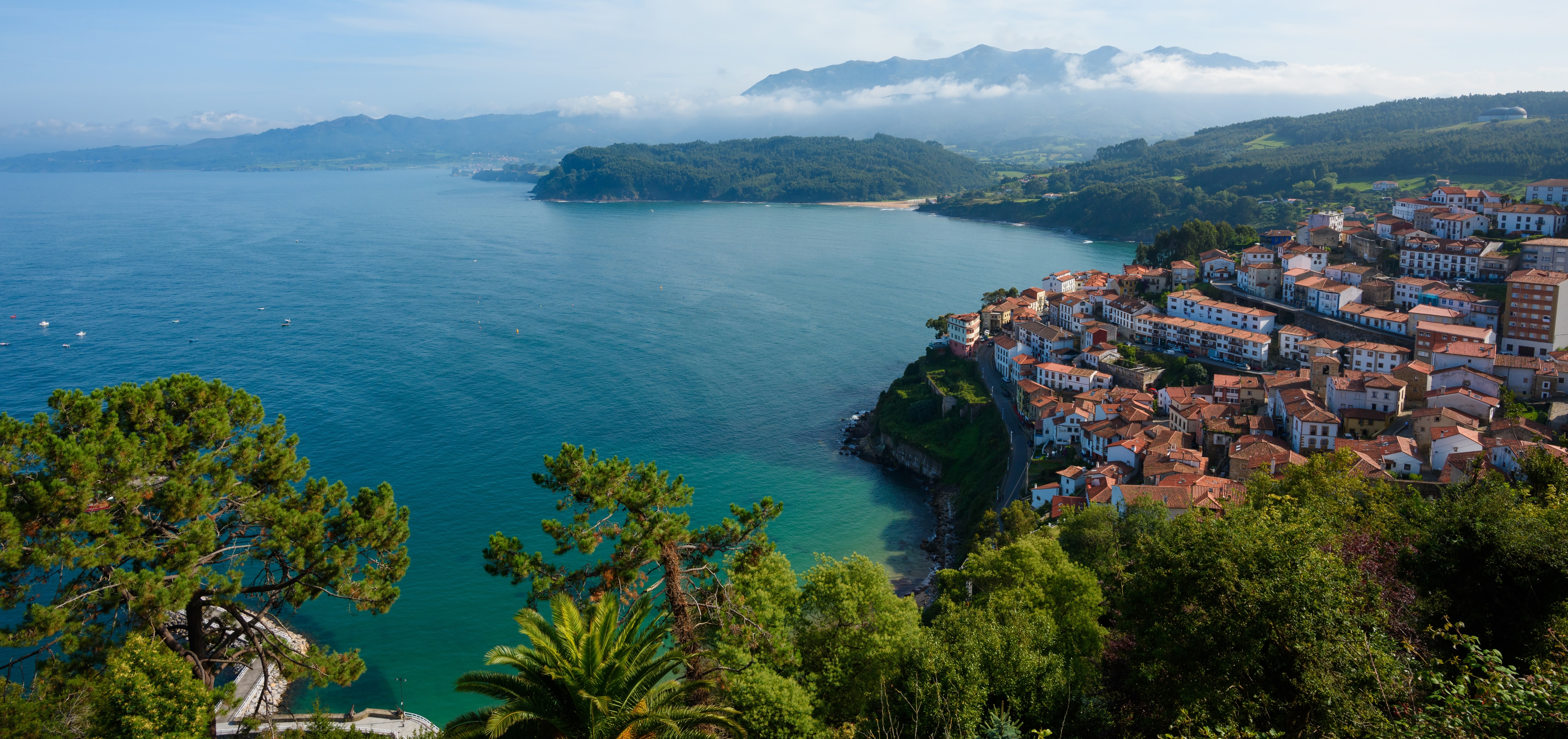 Vista panorâmica de Lastres (Astúrias) © Shutterstock Vista panorâmica de Lastres (Astúrias) © Shutterstock