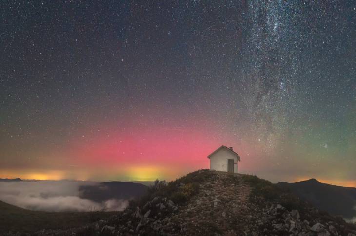 Graças à sua orografia única e à redução da poluição ambiental e luminosa do seu céu, o município de Allande oferece condições ideais para observar a paisagem noturna da cidade. © Turismo de Allande Graças à sua orografia única e à redução da poluição ambiental e luminosa do seu céu, o município de Allande oferece condições ideais para observar a paisagem noturna da cidade. © Turismo de Allande