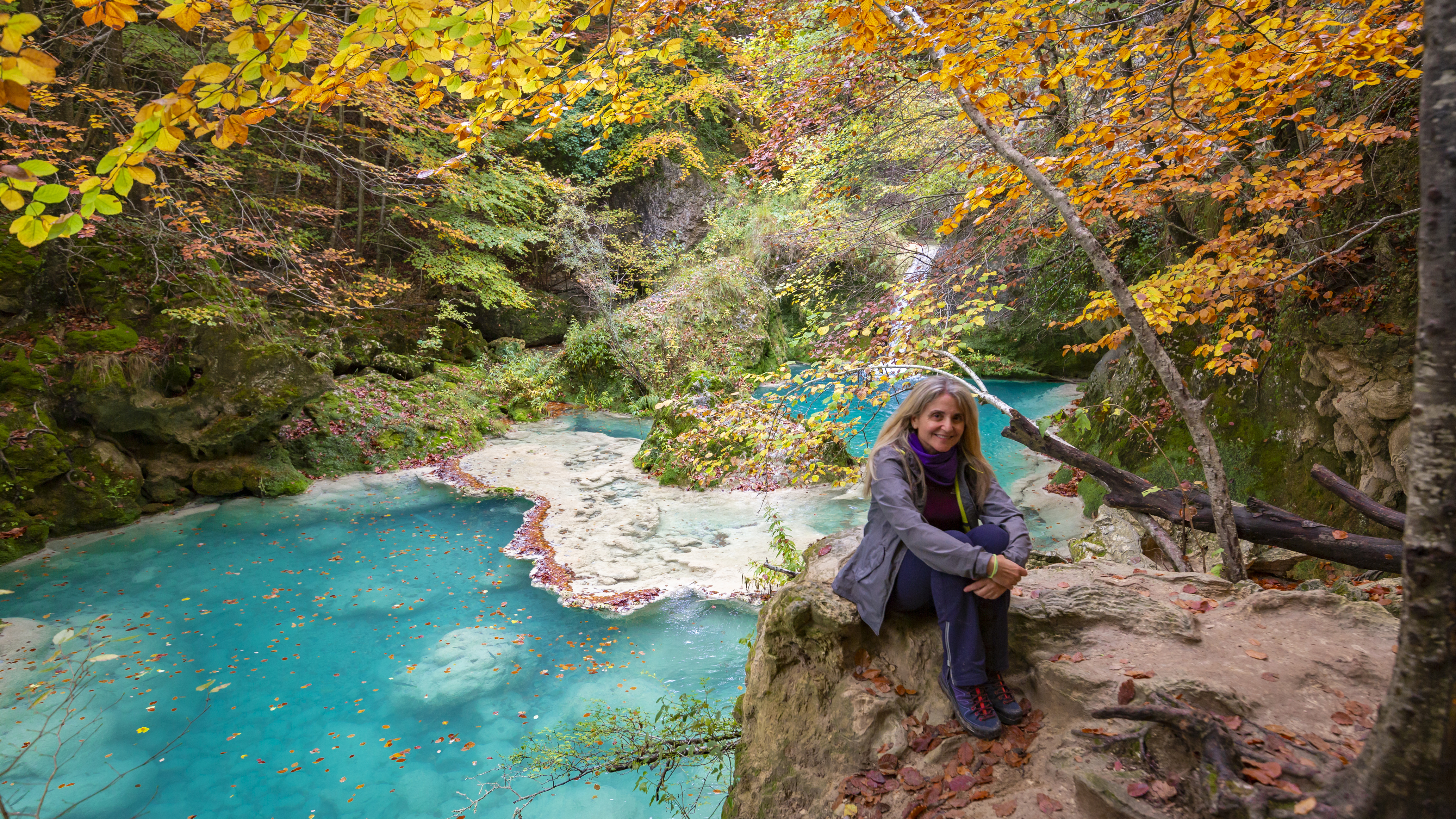 Com as suas águas cristalinas e piscinas naturais  azul-turquesa, a fonte do Urederra está localizada no Parque Natural Urbasa-Andía e foi declarada reserva natural em 1987 © Turismo de Navarra | Francisco Vaquero