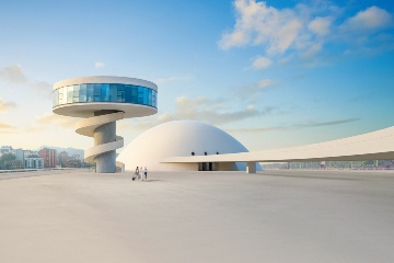 Das Internationale Kulturzentrum Oscar Niemeyer, das erste Werk des brazilianischen Architekten in Spanien, befindet sich in der Gemeinde Avilés