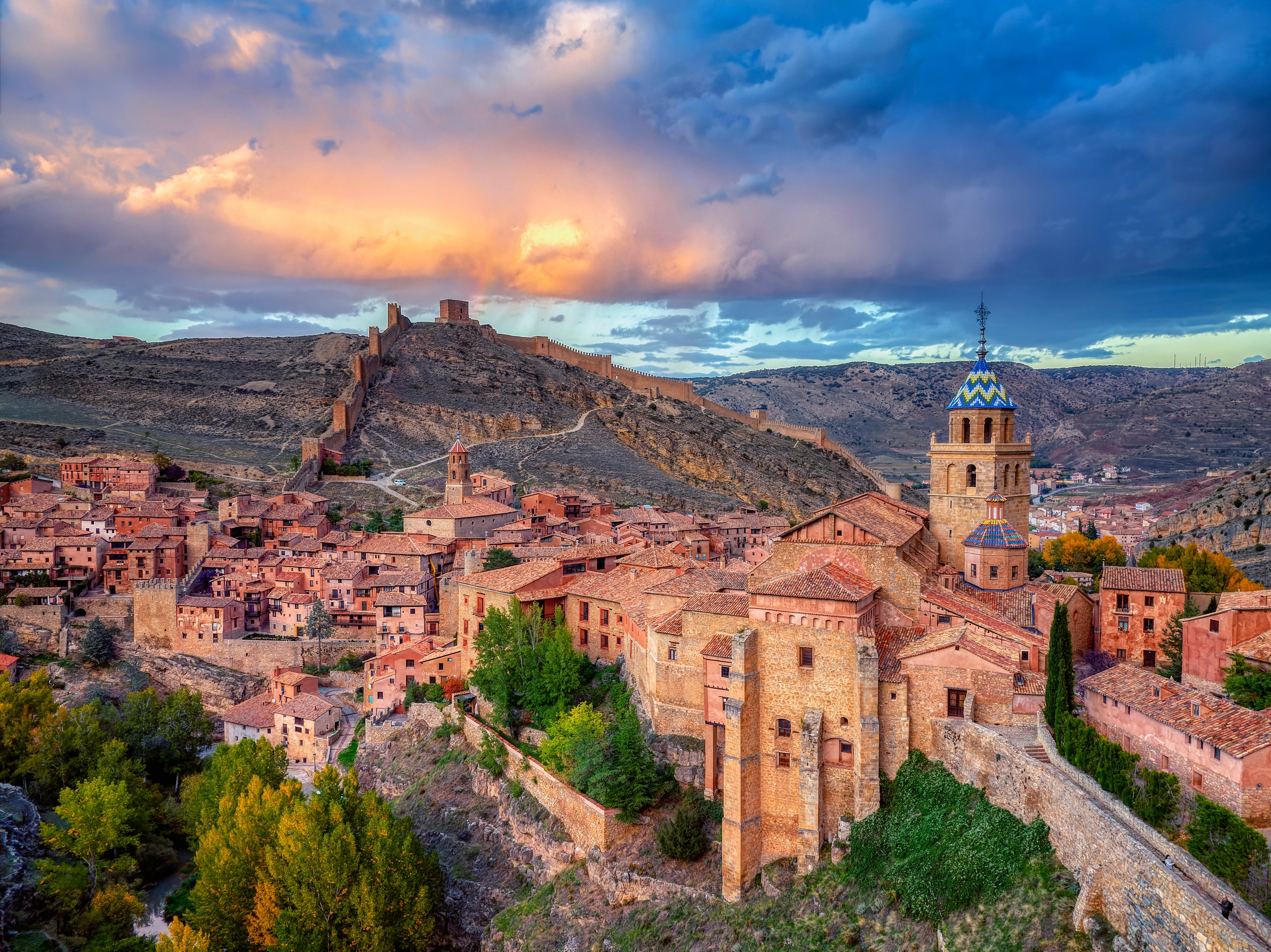 : Albarracín, uma das localidades ligadas à rede de Los Pueblos Más Bonitos de España e protagonista da Rota Oriental de 2025