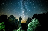 A observação astronómica em Aragão, com várias regiões certificadas como Reservas de Luz Estelar, tornou-se uma experiência turística de primeira classe graças aos seus ambientes privilegiados para o astroturismo © Shutterstock A observação astronómica em Aragão, com várias regiões certificadas como Reservas de Luz Estelar, tornou-se uma experiência turística de primeira classe graças aos seus ambientes privilegiados para o astroturismo © Shutterstock