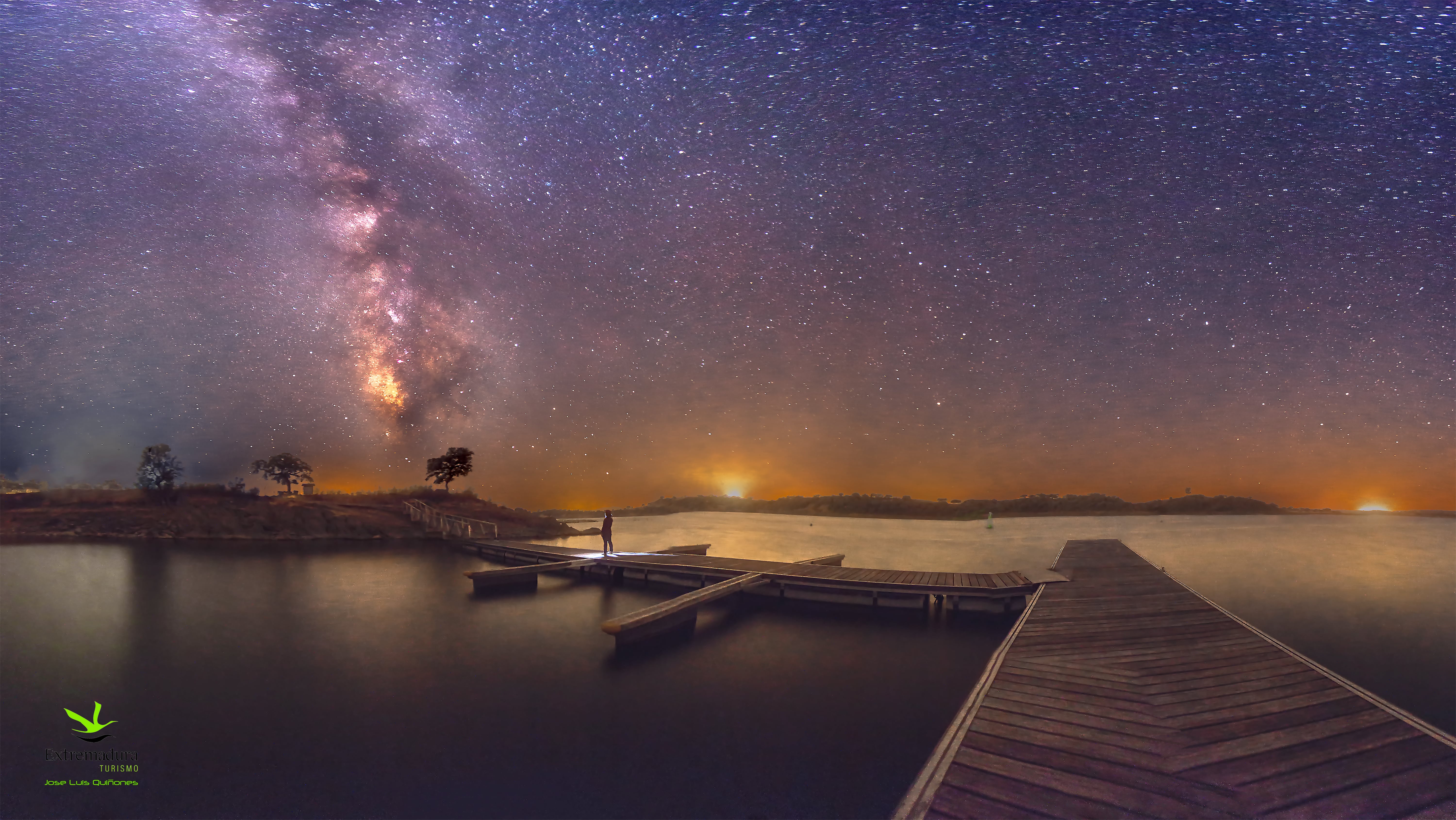 A Extremadura é um dos melhores destinos de astroturismo em Espanha, com múltiplos territórios reconhecidos com a certificação oficial Starlight graças aos seus céus sem poluição luminosa @ Turismo Extremadura | José Luis Quiñones A Extremadura é um dos melhores destinos de astroturismo em Espanha, com múltiplos territórios reconhecidos com a certificação oficial Starlight graças aos seus céus sem poluição luminosa @ Turismo Extremadura | José Luis Quiñones