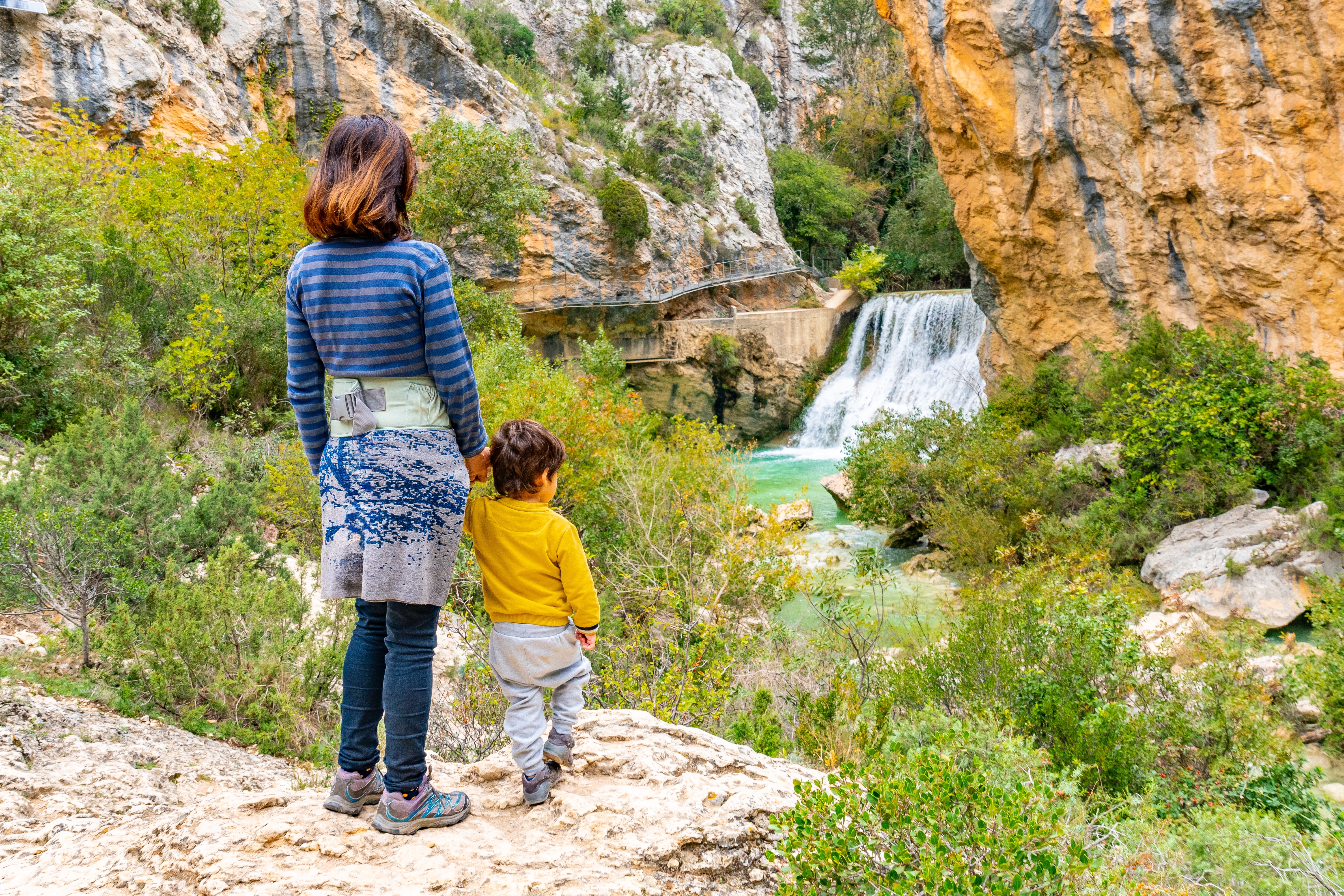 Visitar as cascatas no rio Vero (Alquézar, Huesca) é uma atividade essencial para fazer com os mais pequenos em casa