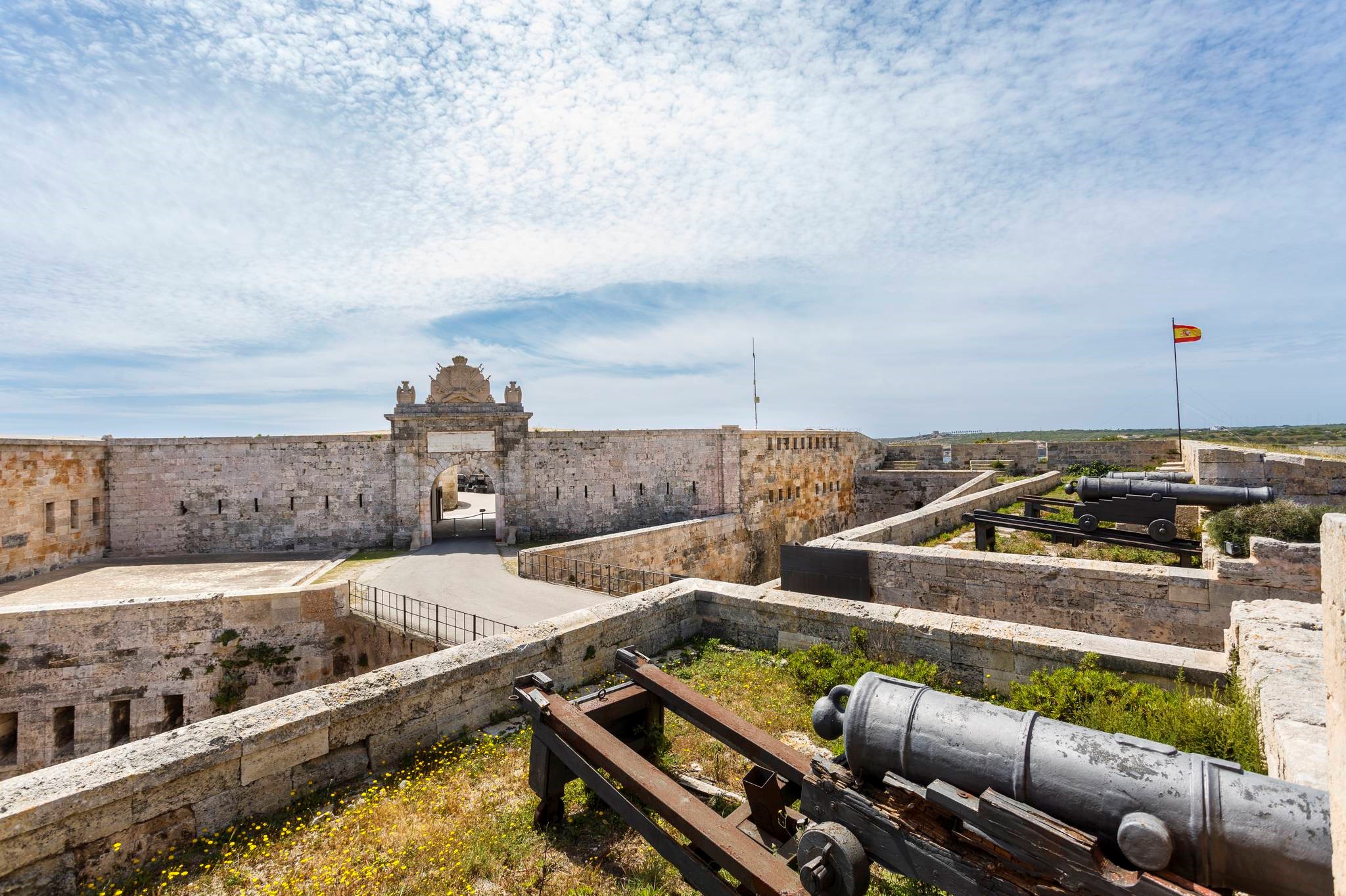 A Fortaleza de Isabel II (La Mola) em Menorca tem galerias, abrigos e túneis esculpidos na rocha © Fortaleza de La Mola A Fortaleza de Isabel II (La Mola) em Menorca tem galerias, abrigos e túneis esculpidos na rocha © Fortaleza de La Mola