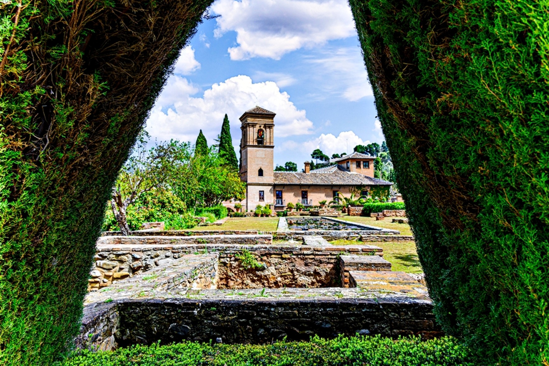 O Parador de Granada é um convento construído pelos Reis Católicos num antigo palácio Nasrid © Shutterstock O Parador de Granada é um convento construído pelos Reis Católicos num antigo palácio Nasrid © Shutterstock