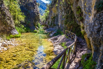 A Cerrada de Elías atravessa um desfiladeiro sinuoso quebrado pelo rio Borosa na Sierra de Cazorla (Jaén, Espanha) © Shutterstock