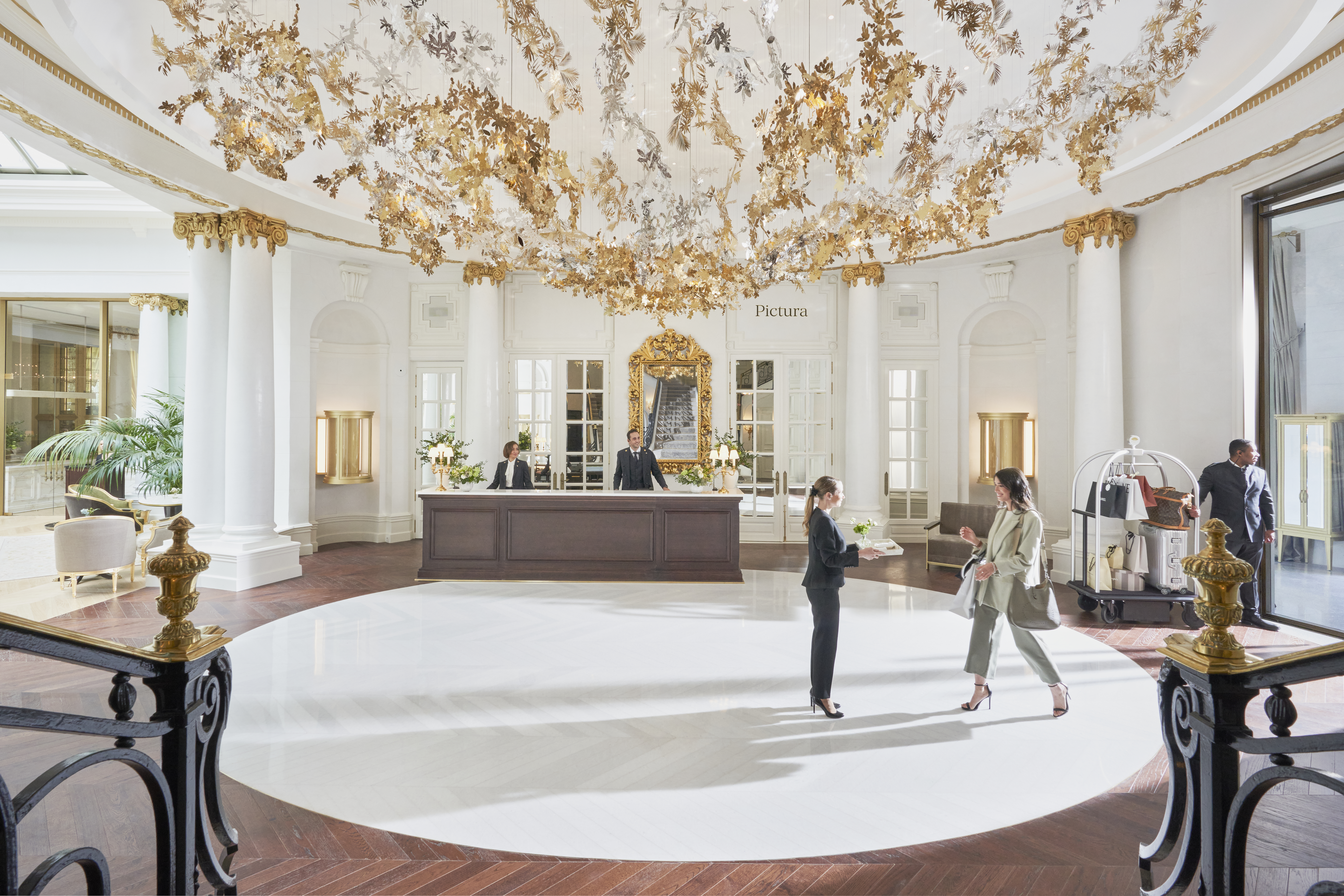 O Mandarin Oriental Ritz Hotel em Madri tem sido palco da realeza, magnatas e celebridades desde a sua construção no início do século © 20 Mandarin Oriental Ritz Madrid O Mandarin Oriental Ritz Hotel em Madri tem sido palco da realeza, magnatas e celebridades desde a sua construção no início do século © 20 Mandarin Oriental Ritz Madrid
