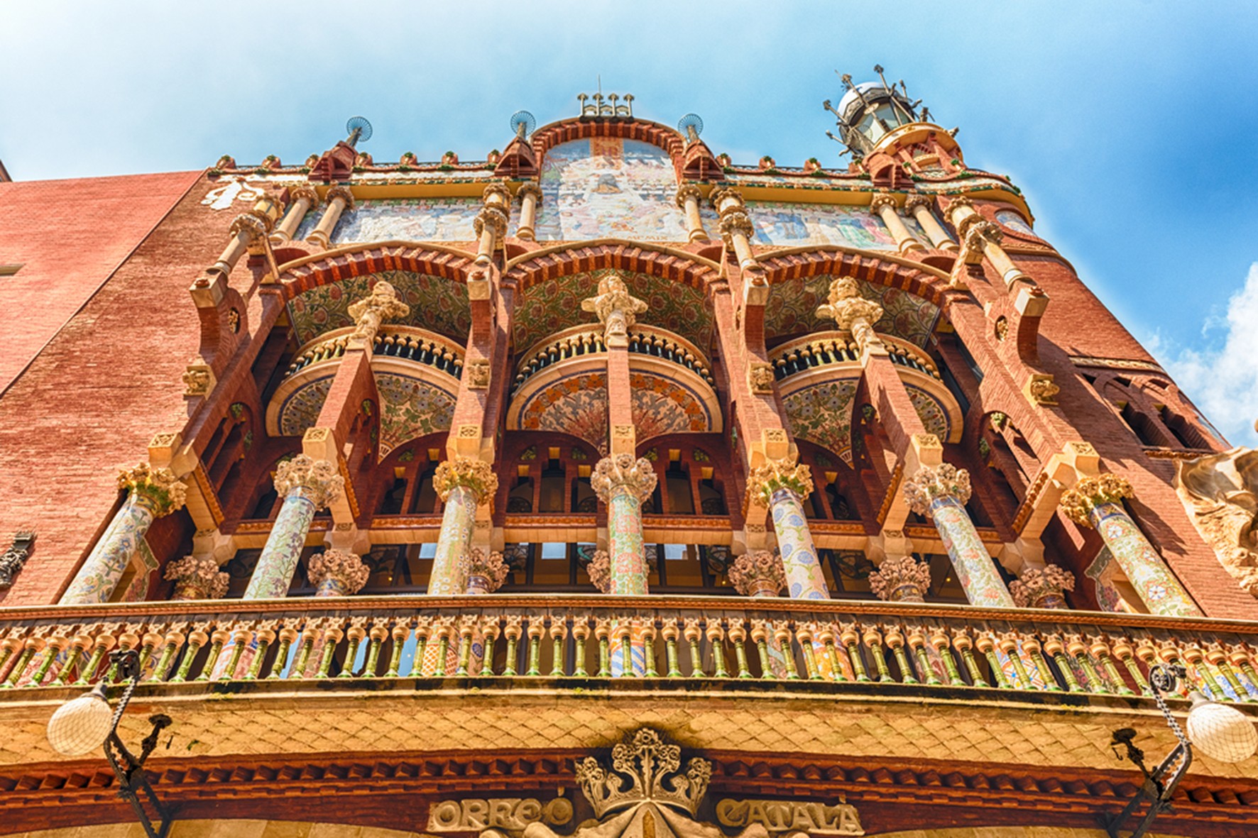 O Palau de la Música promove o conhecimento e a divulgação do património cultural e da ópera em Barcelona © Shutterstock O Palau de la Música promove o conhecimento e a divulgação do património cultural e da ópera em Barcelona © Shutterstock
