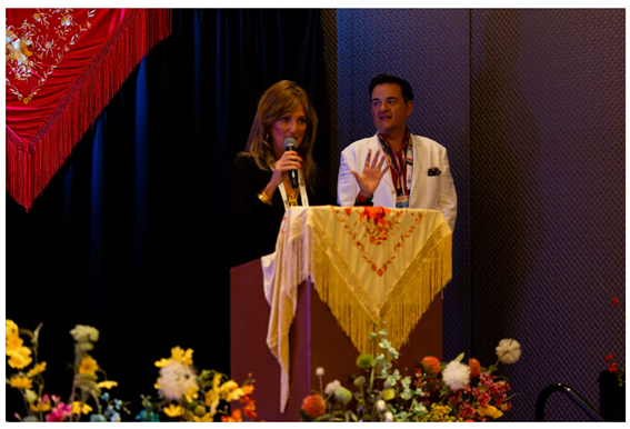 banco pintado con la bandera lgtb banco pintado con la bandera lgtb