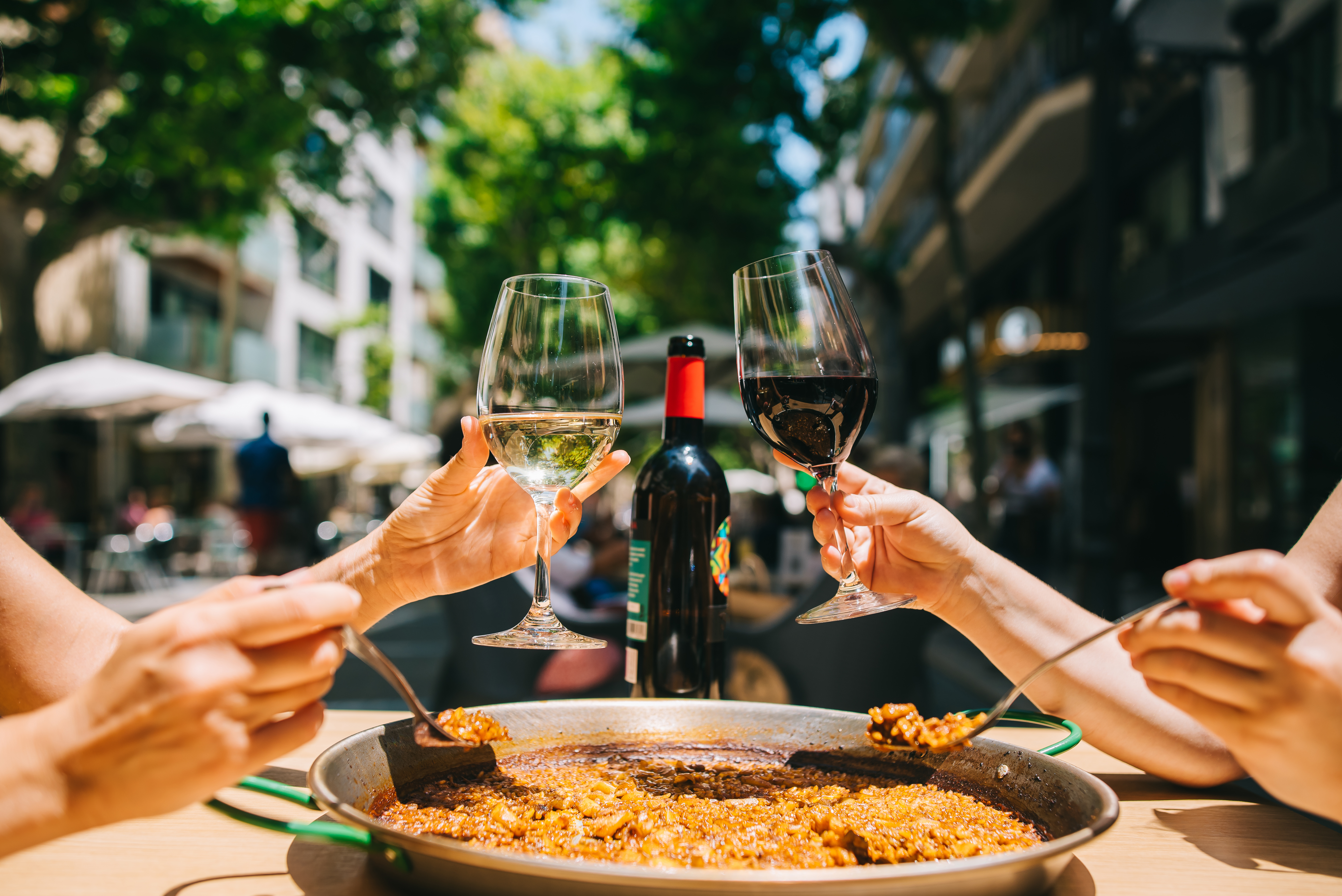 Spanien für Foodies! Spaniens vielfältige Gastronomie und traumhafte Kulisse sind der perfekte Mix für kulinarische Reisen Spanien für Foodies! Spaniens vielfältige Gastronomie und traumhafte Kulisse sind der perfekte Mix für kulinarische Reisen