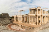 Teatro Romano Antigo na cidade de Mérida, Espanha © Fernando, CC BY-SA 4.0, via Wikimedia Commons Teatro Romano Antigo na cidade de Mérida, Espanha © Fernando, CC BY-SA 4.0, via Wikimedia Commons