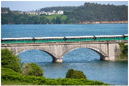 Under 6 dagar och 5 nätter färdas tåget genom intressanta platser i Galicien, Asturien, Kantabrien och Baskien © Renfe