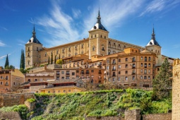 lick auf den Alcázar von Toledo. Die Stadt gehört seit 1986 zum UNESCO-Weltkulturerbe