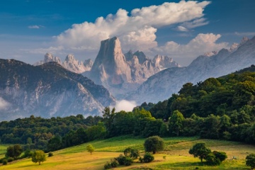 Szczyt górski Naranjo de Bulnes (zwany też Picu Urriellu) w Asturii, Hiszpania