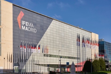 Fasada główna Miejskiego Pałacu Kongresów Campo de las Naciones w Madrycie