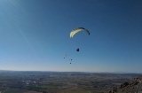 Gleitschirmflug mit Traumausblick über Alarilla (Guadalajara) Gleitschirmflug mit Traumausblick über Alarilla (Guadalajara)