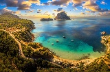 Dank seines umfangreichen Hotelangebots, seiner wunderschönen Buchten und der Schönheit seiner Altstadt ist Ibiza zu einem unverzichtbaren Reiseziel für den MICE-Tourismus geworden Dank seines umfangreichen Hotelangebots, seiner wunderschönen Buchten und der Schönheit seiner Altstadt ist Ibiza zu einem unverzichtbaren Reiseziel für den MICE-Tourismus geworden