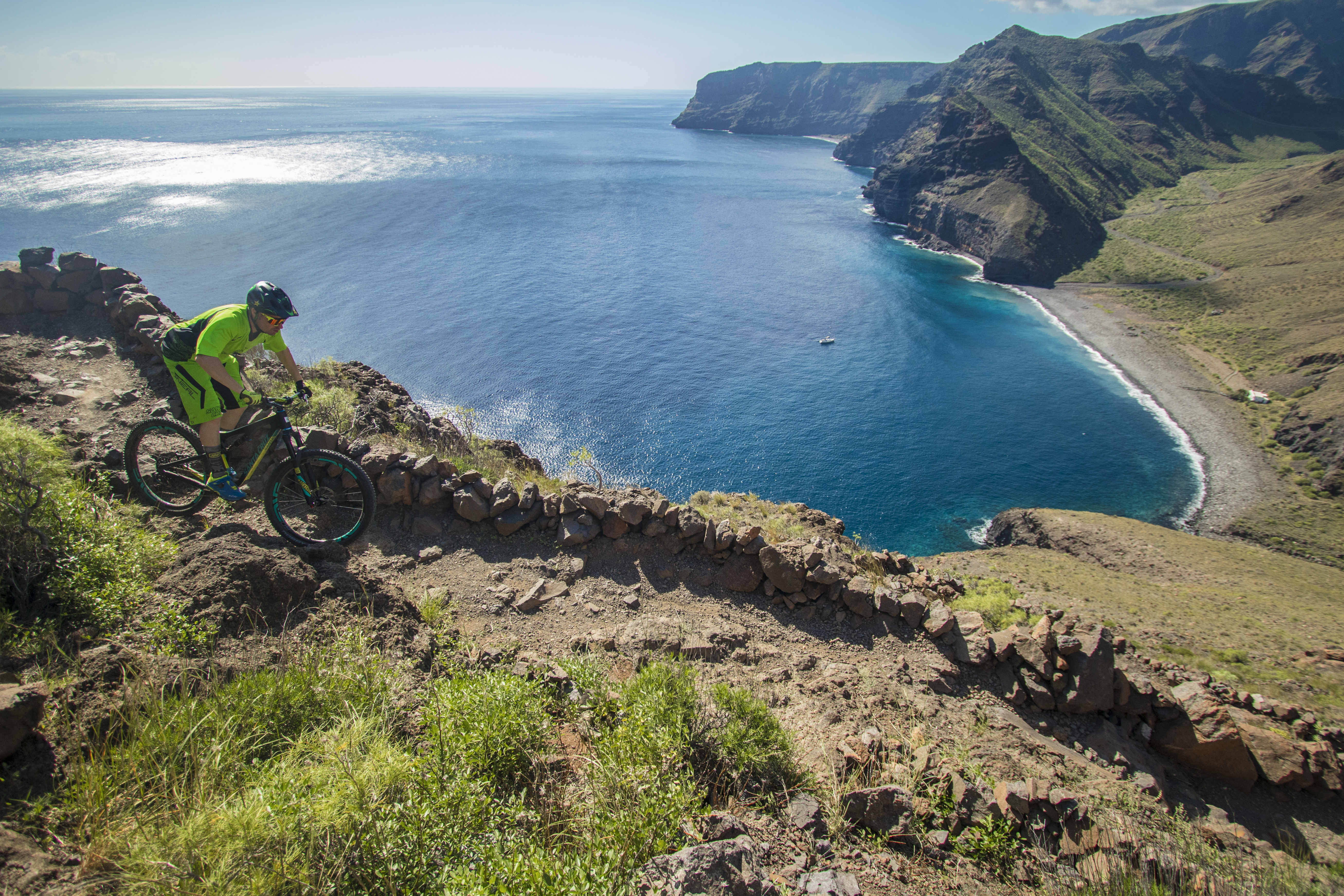 La Gomera (Kanarische Inseln, Spanien) ist aufgrund ihrer Natur ein ideales Gebiet zum Mountainbiken. La Gomera (Kanarische Inseln, Spanien) ist aufgrund ihrer Natur ein ideales Gebiet zum Mountainbiken.