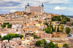 Altstadt von Toledo, eine der schönsten Spaniens mit der Kathedrale, dem Alcázar (der ehemaligen Festung), dem El Greco-Museum und viel mehr.