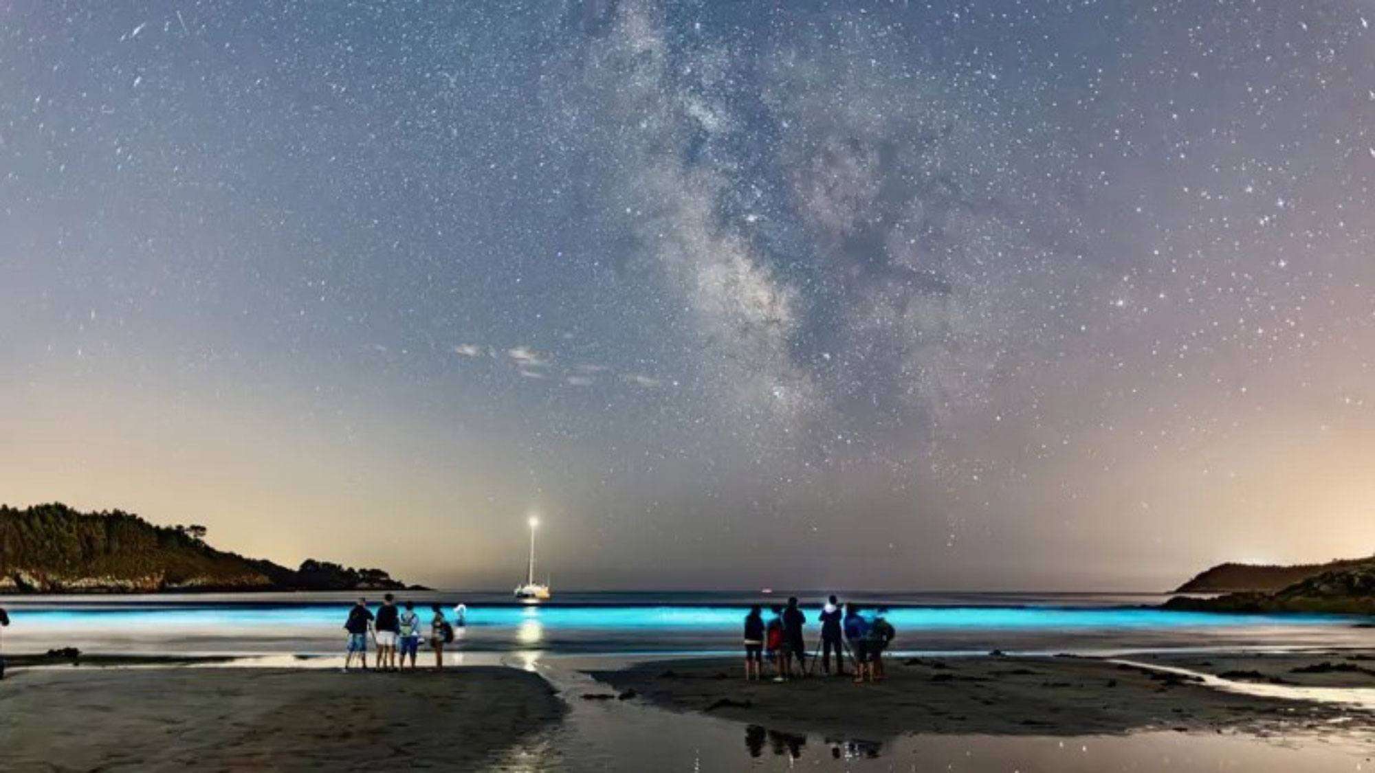 An der Costa da Morte findet man einige der bekanntesten Plätze, um das leuchtende Meer zu erleben